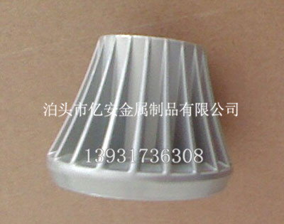 散熱器壓鑄件圖一